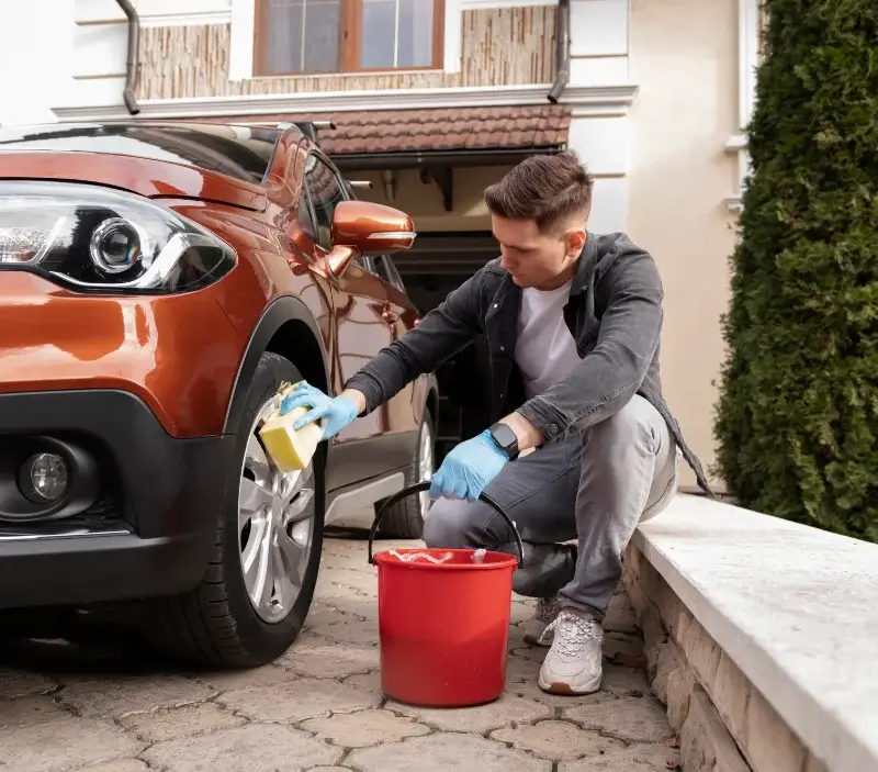Lavage auto à domicile Châtres : professionnel intervenant sur un véhicule